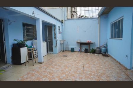 Casa à venda com 128m², 4 quartos e 2 vagas Casa à venda com 128m², 4 quartos e 2 vagasQuintal entre as casas e banheiro 3