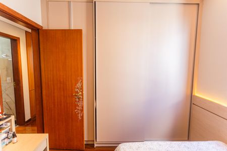 Apartamento à venda com 284m², 3 quartos e 3 vagas Apartamento à venda com 284m², 3 quartos e 3 vagasQuarto 2