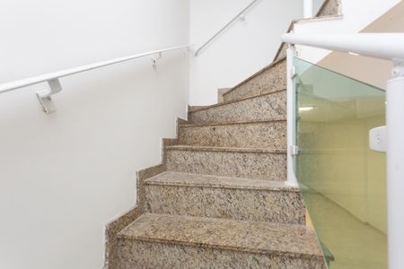 Escada  de casa para alugar com 4 quartos, 180m² em Vila Curuçá Velha, São Paulo