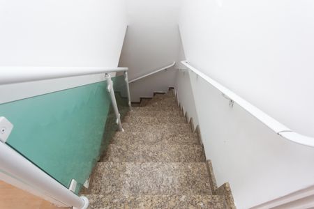 Casa para alugar com 180m², 4 quartos e sem vagaEscada 