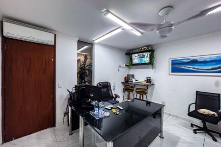 Casa à venda com 224m², 4 quartos e 1 vaga Casa à venda com 224m², 4 quartos e 1 vagaSala