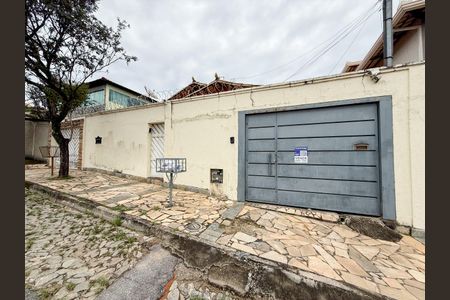 Casa à venda com 640m², 4 quartos e 4 vagasFachada
