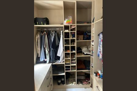 Apartamento à venda com 70m², 2 quartos e 2 vagas Apartamento à venda com 70m², 2 quartos e 2 vagasCloset