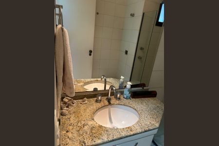 Apartamento à venda com 70m², 2 quartos e 2 vagas Apartamento à venda com 70m², 2 quartos e 2 vagasBanheiro