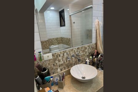 Apartamento à venda com 70m², 2 quartos e 2 vagas Apartamento à venda com 70m², 2 quartos e 2 vagasBanheiro