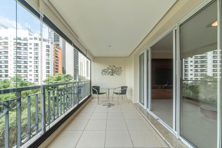 Apartamento à venda com 172m², 4 quartos e 4 vagasVaranda