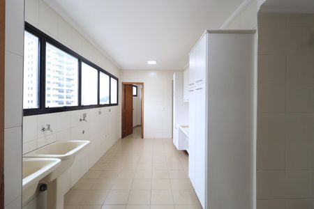 Apartamento para alugar com 280m², 3 quartos e 3 vagasÁrea de Serviço