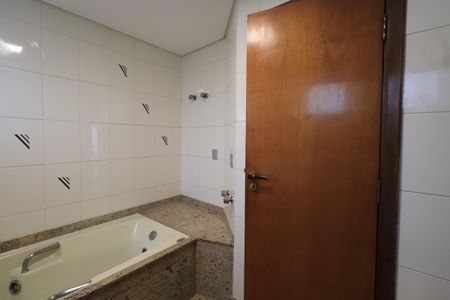 Apartamento para alugar com 280m², 3 quartos e 3 vagasBanheiro da Suíte 3