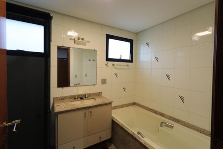 Apartamento para alugar com 280m², 3 quartos e 3 vagasBanheiro da Suíte 3