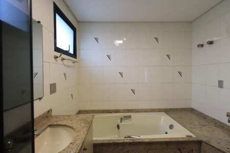 Apartamento para alugar com 280m², 3 quartos e 3 vagasBanheiro da Suíte 3