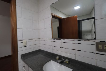 Apartamento para alugar com 280m², 3 quartos e 3 vagasBanheiro da Suíte 1