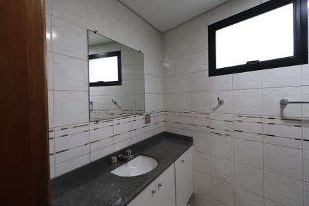 Apartamento para alugar com 280m², 3 quartos e 3 vagasBanheiro da Suíte 1