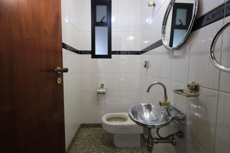 Apartamento para alugar com 280m², 3 quartos e 3 vagasLavabo