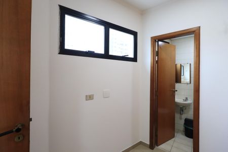 Apartamento para alugar com 280m², 3 quartos e 3 vagasQuarto de Serviço
