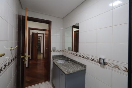 Apartamento para alugar com 280m², 3 quartos e 3 vagasBanheiro da Suíte 2