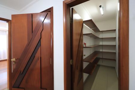 Apartamento para alugar com 280m², 3 quartos e 3 vagasArmario