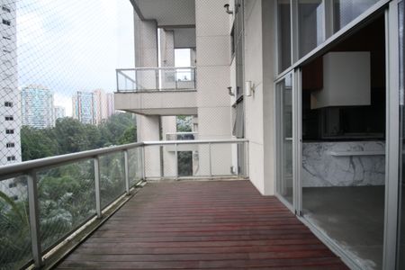 Apartamento para alugar com 142m², 3 quartos e 2 vagasVaranda