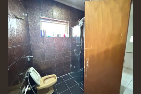 Casa para alugar com 240m², 3 quartos e 2 vagasBanheiro 1