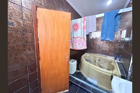 Casa para alugar com 240m², 3 quartos e 2 vagasBanheiro 1