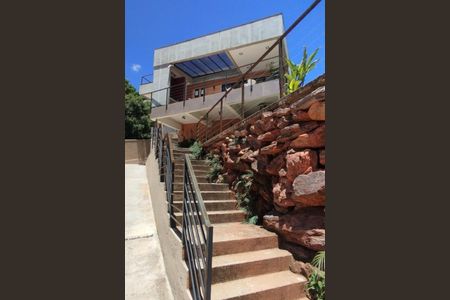 Casa de condomínio à venda com 271m², 4 quartos e 4 vagas