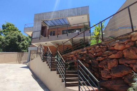 Casa de condomínio à venda com 271m², 4 quartos e 4 vagas