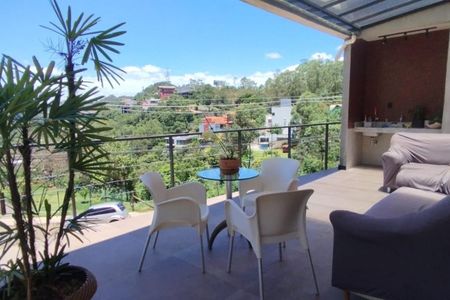 Casa de condomínio à venda com 271m², 4 quartos e 4 vagas