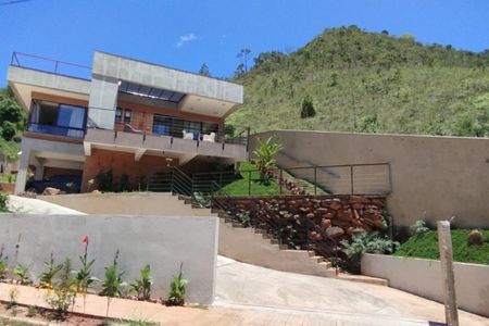 Casa de condomínio à venda com 271m², 4 quartos e 4 vagas