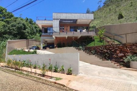 Casa de condomínio à venda com 271m², 4 quartos e 4 vagas