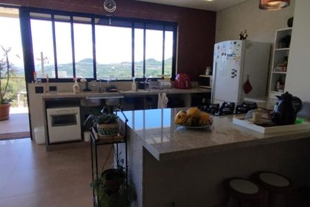 Casa de condomínio à venda com 271m², 4 quartos e 4 vagas