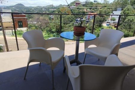 Casa de condomínio à venda com 271m², 4 quartos e 4 vagas