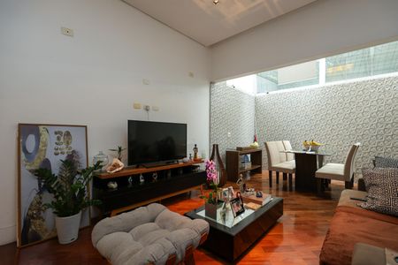 Sala de casa de condomínio à venda com 2 quartos, 200m² em Real Parque, São Paulo