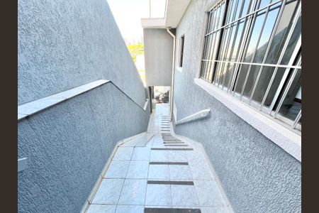 Casa à venda com 137m², 2 quartos e 2 vagas Casa à venda com 137m², 2 quartos e 2 vagasEntrada