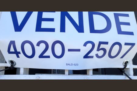 Casa à venda com 137m², 2 quartos e 2 vagas Casa à venda com 137m², 2 quartos e 2 vagasFachada/Placa