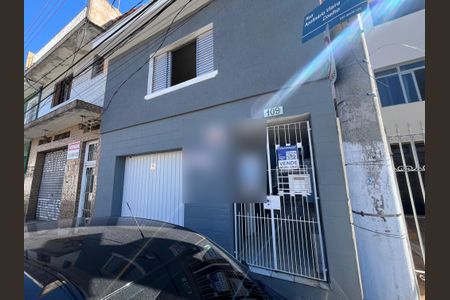 Casa à venda com 137m², 2 quartos e 2 vagas Casa à venda com 137m², 2 quartos e 2 vagasFachada/Placa