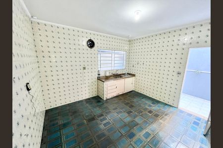 Casa à venda com 137m², 2 quartos e 2 vagas Casa à venda com 137m², 2 quartos e 2 vagasCozinha