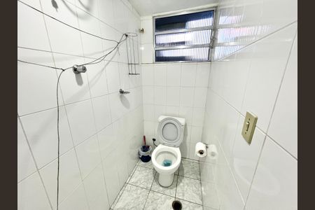 Casa à venda com 137m², 2 quartos e 2 vagas Casa à venda com 137m², 2 quartos e 2 vagasBanheiro Lavanderia