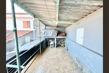 Casa à venda com 137m², 2 quartos e 2 vagas Casa à venda com 137m², 2 quartos e 2 vagasVaranda