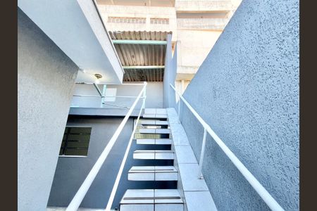 Casa à venda com 137m², 2 quartos e 2 vagas Casa à venda com 137m², 2 quartos e 2 vagasEscada
