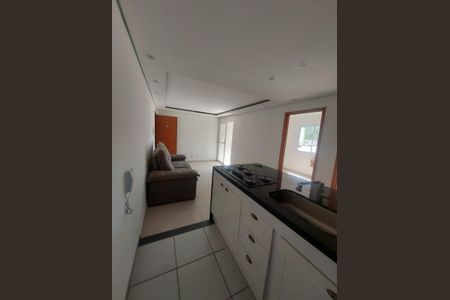 Cozinha de apartamento para alugar com 2 quartos, 50m² em Tribobó, São Gonçalo