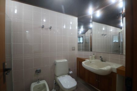 Apartamento para alugar com 355m², 5 quartos e 3 vagas Apartamento para alugar com 355m², 5 quartos e 3 vagasBanheiro da Suíte 4