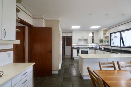 Apartamento para alugar com 355m², 5 quartos e 3 vagas Apartamento para alugar com 355m², 5 quartos e 3 vagasCozinha