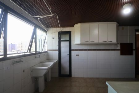 Apartamento para alugar com 355m², 5 quartos e 3 vagas Apartamento para alugar com 355m², 5 quartos e 3 vagasÁrea de Serviço