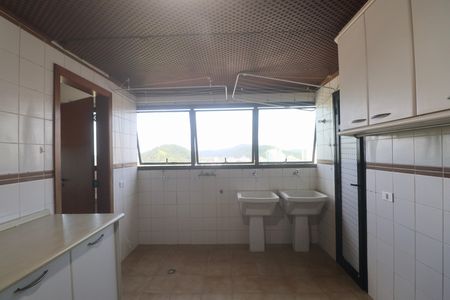 Apartamento para alugar com 355m², 5 quartos e 3 vagas Apartamento para alugar com 355m², 5 quartos e 3 vagasÁrea de Serviço
