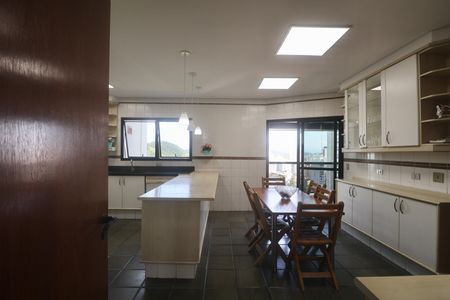 Apartamento para alugar com 355m², 5 quartos e 3 vagas Apartamento para alugar com 355m², 5 quartos e 3 vagasCozinha