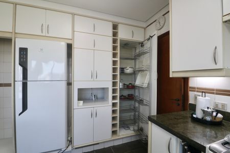Apartamento para alugar com 355m², 5 quartos e 3 vagas Apartamento para alugar com 355m², 5 quartos e 3 vagasCozinha