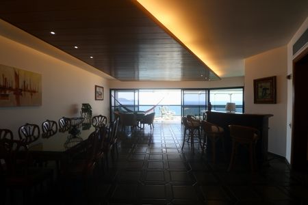 Apartamento para alugar com 355m², 5 quartos e 3 vagas Apartamento para alugar com 355m², 5 quartos e 3 vagasSala