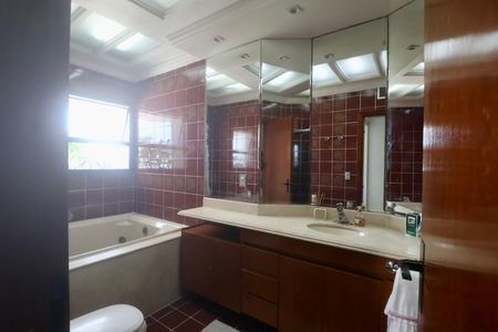 Apartamento para alugar com 355m², 5 quartos e 3 vagas Apartamento para alugar com 355m², 5 quartos e 3 vagasBanheiro Suíte