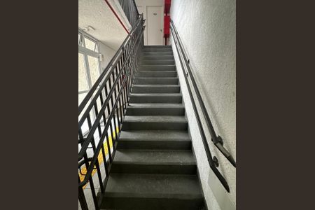 Apartamento para alugar com 43m², 2 quartos e 1 vagaEscada