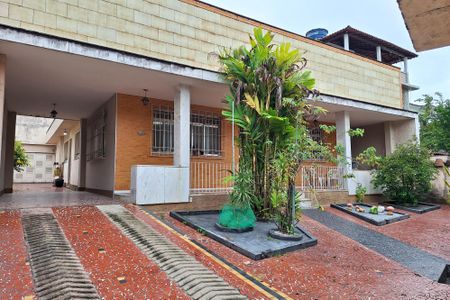 Casa para alugar com 258m², 4 quartos e 3 vagasQuintal