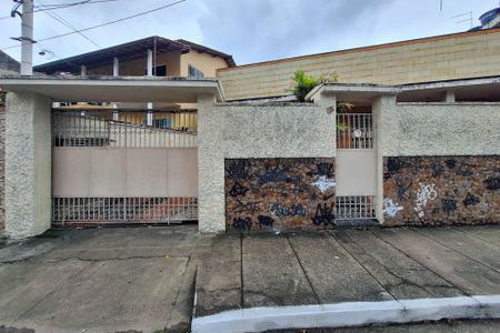 Casa para alugar com 258m², 4 quartos e 3 vagasFachada
